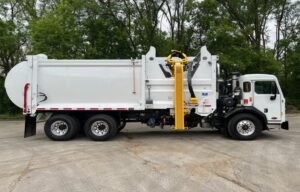 A Practical Guide to Choosing the Right Garbage Truck for Your Fleet